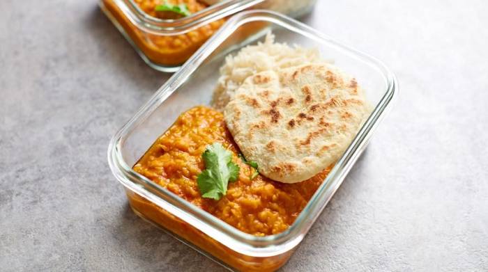 Linsen-Dahl Eintopf & Hausgemachtes Naan-Broot | Leichtes Veganes Meal Prep