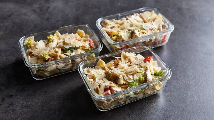 Caesar Pasta Salat mit Hähnchen | Meal Prep Rezept
