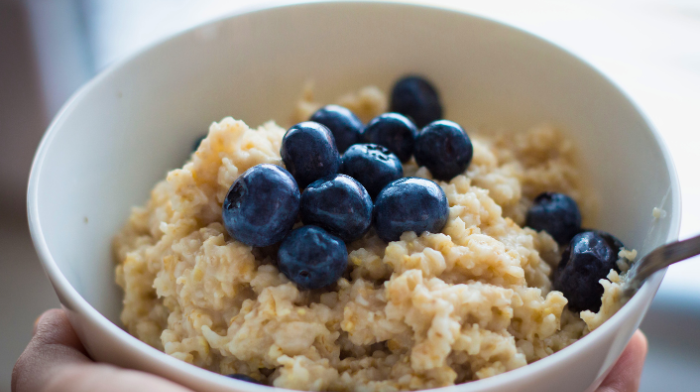 Proteinreiches vs. Kohlenhydratreiches Frühstück | Was ist besser?